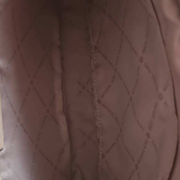 Michael Kors Cream Jet Set Crossbody Bag with Gold Accents - Picture 7 of 12